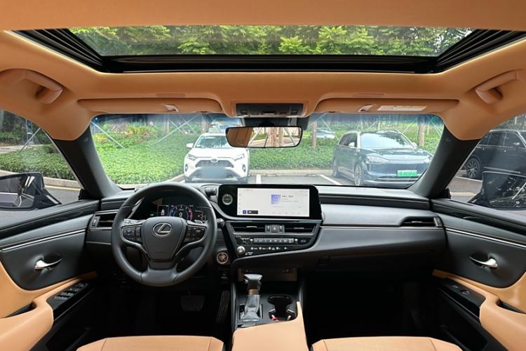 Used Lexus ES 2022 300h Excellence Edition
