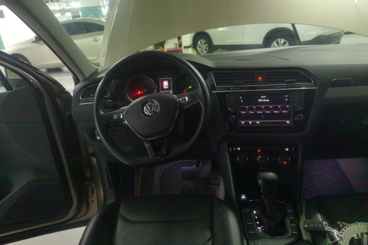 Used Volkswagen Tiguan L 2017 330TSI Automatic Two-Wheel Drive Luxury Edition
