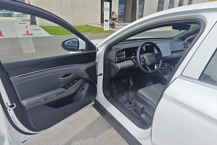 Used BYD Qin L 2025 DM-i Smart Drive 80KM Leading Model
