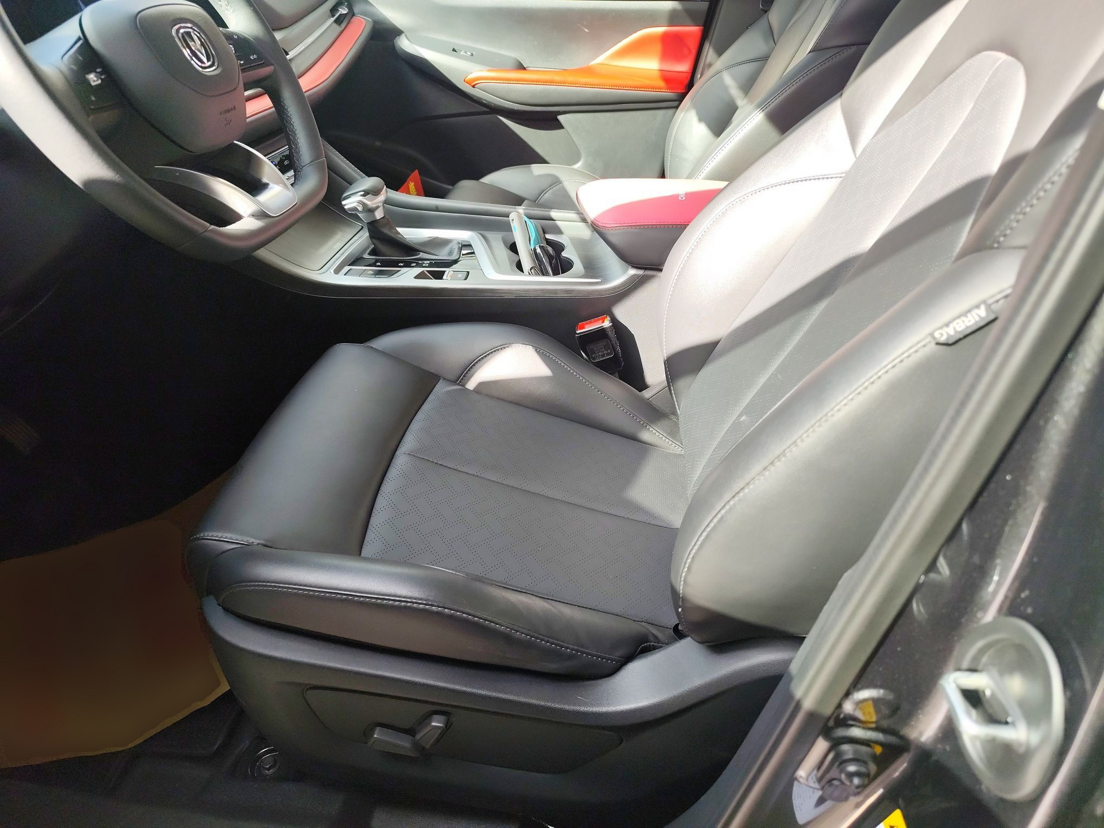 Переднее сиденье в автомобиле