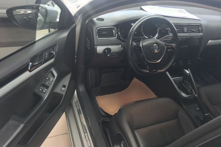 Used Volkswagen Sagitar 2015 230TSI Automatic Comfort Version