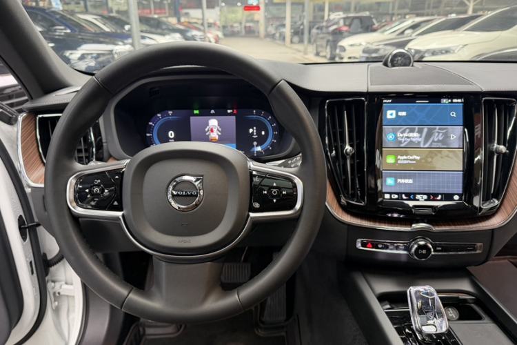 Used Volvo XC60 2024 B5 4x4 Smart Luxury Edition
