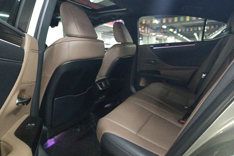 Used Lexus ES 2021 300h Excellence Edition
