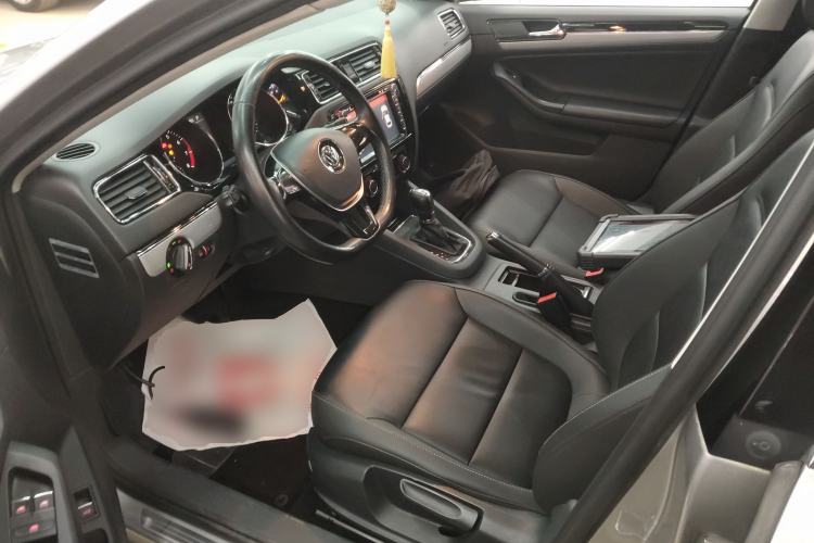 Used Volkswagen Sagitar 2015 230TSI Automatic Comfort Version
