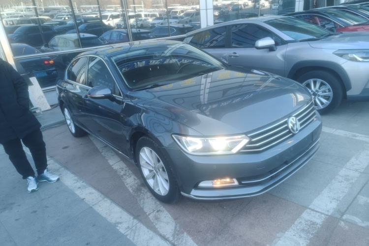 Used Volkswagen Magotan 2017 330TSI DSG Leading Model
