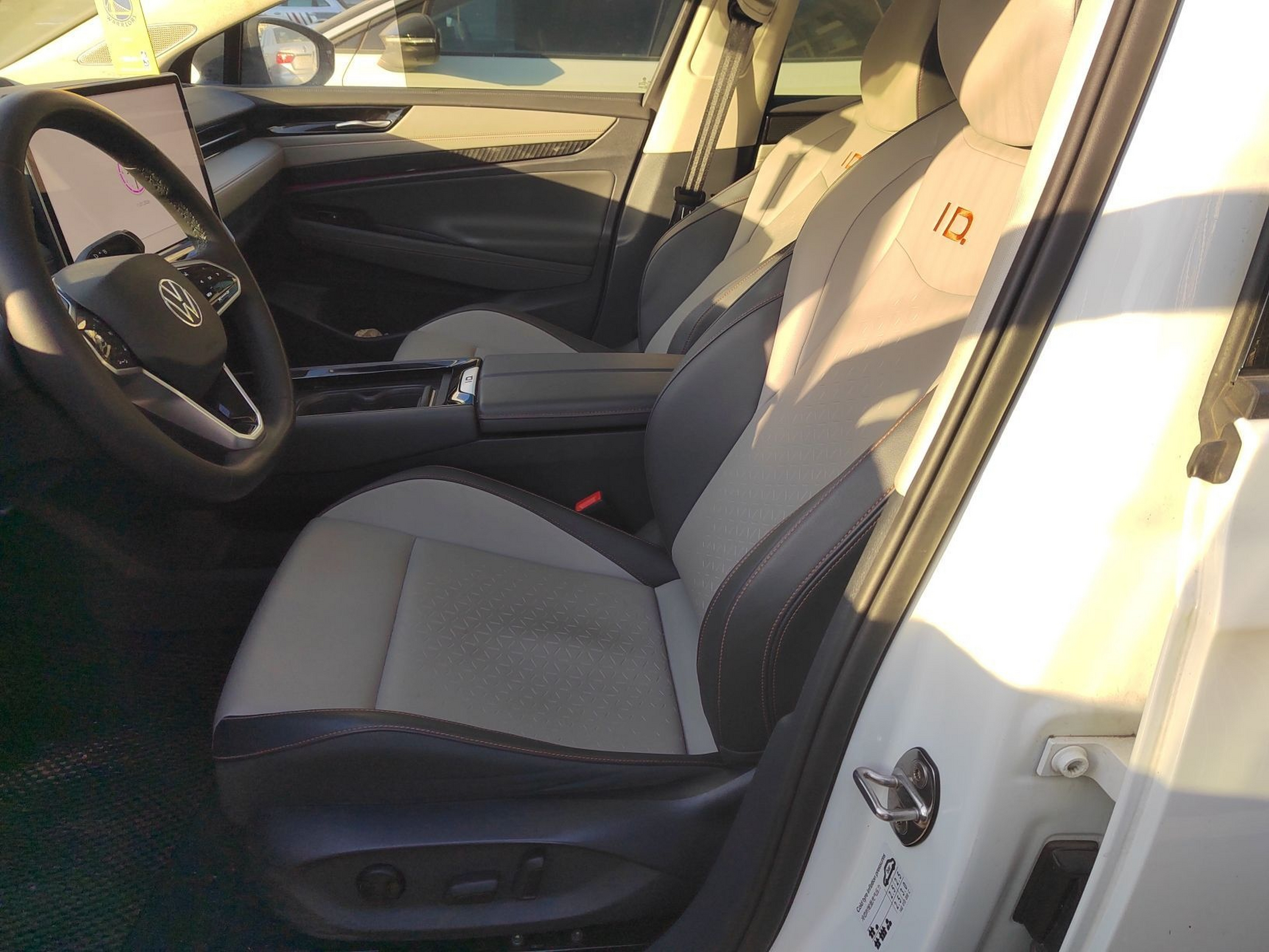 Переднее сиденье в автомобиле