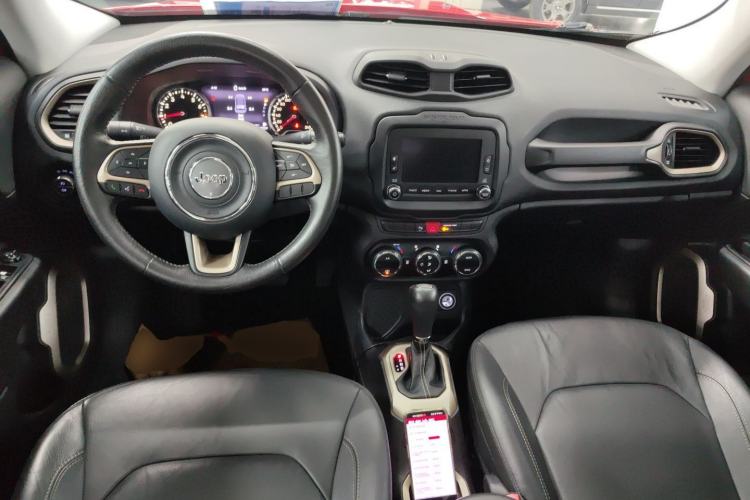 Used  Renegade 2017 180T Automatic Smart Version
