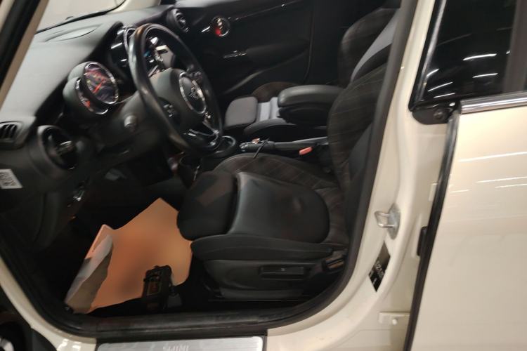 Used  MINI 2018 1.5T COOPER Classic Edition Five-Door Version
