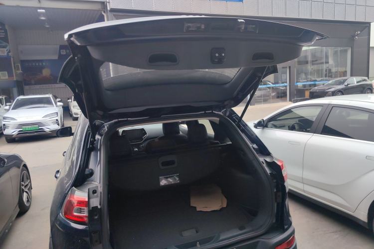 Used  Cherokee 2016 2.4L Leading Edition