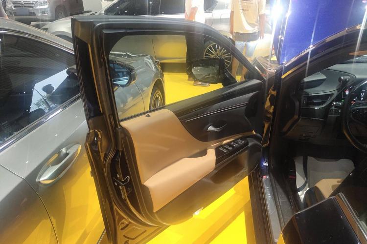 Used Lexus ES 2021 300h Excellence Edition
