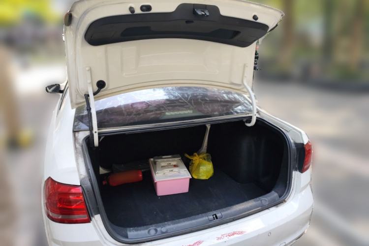 Used Volkswagen Lavida 2015 1.6L Manual Fashion Edition
