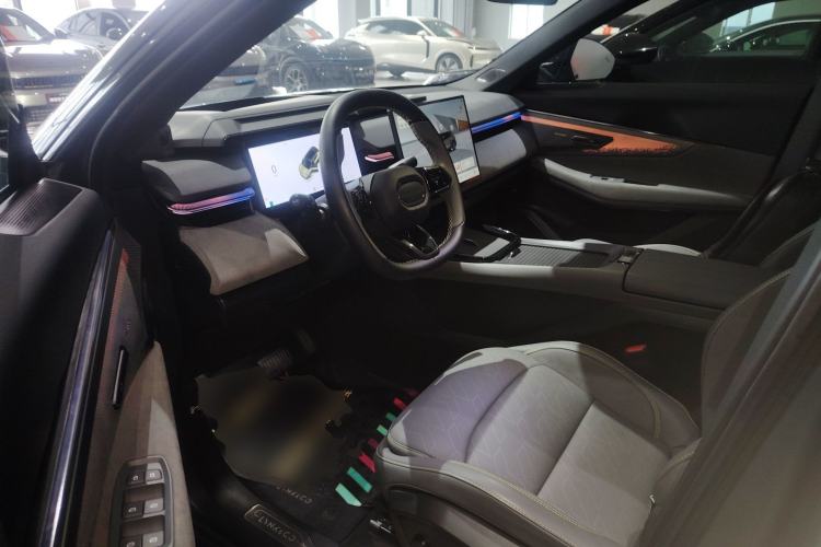 Used Lynk & Co 08 EM-P 2025 220 km All-Wheel-Drive Performance Halo