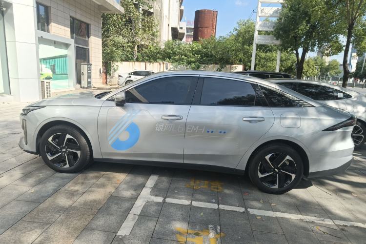 Used  L6 2025 EM-i 140km Starship Edition
