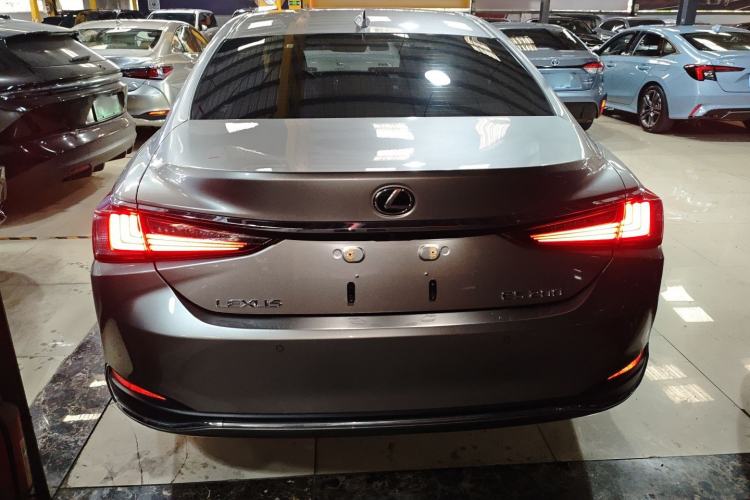 Used Lexus ES 2023 200 Excellence Edition
