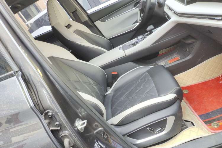 Used Changan CS75 PLUS 2024 3rd Generation Champion Edition 1.5T Intelligent Drive Dynamic Model
