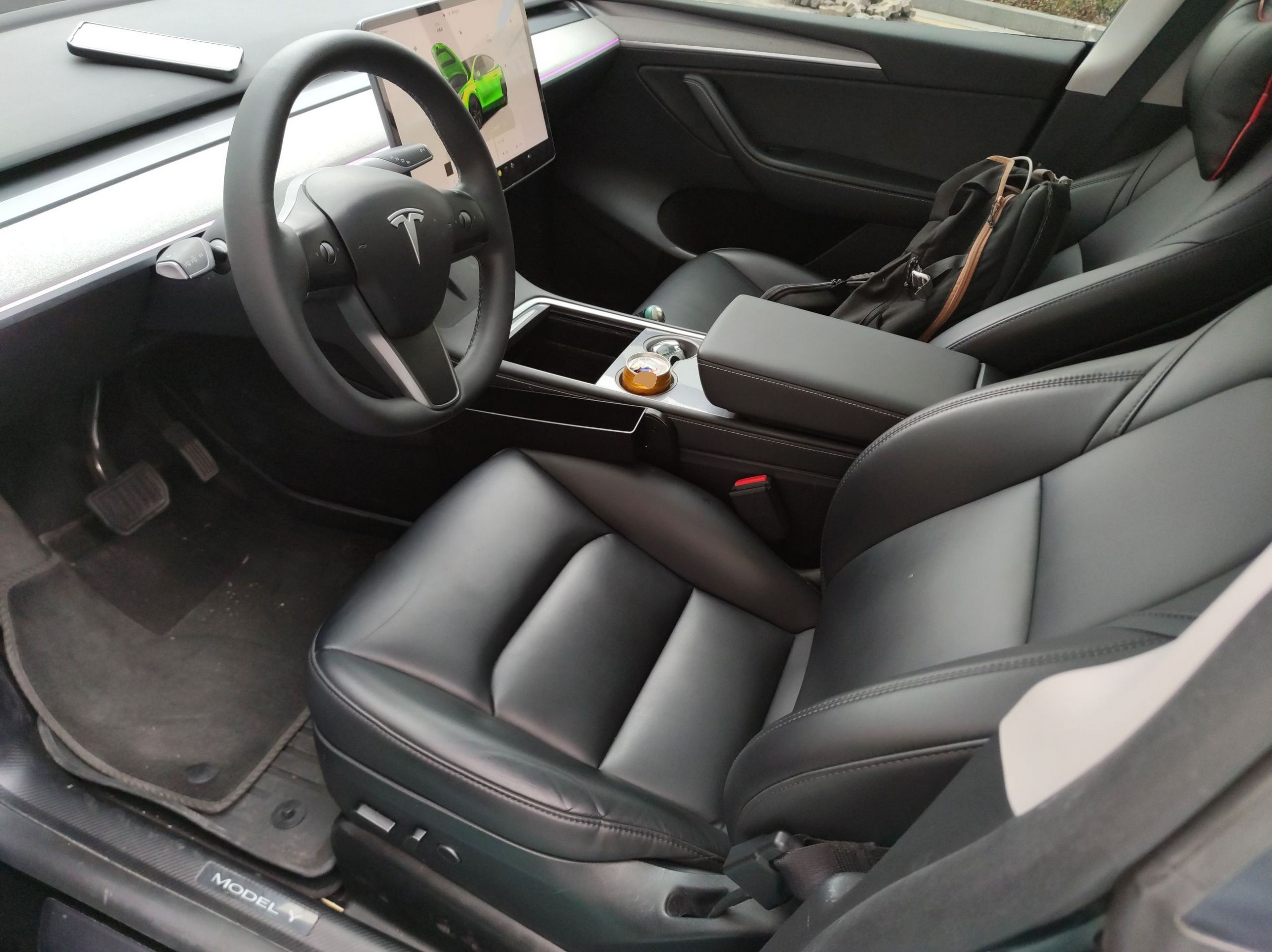 Переднее сиденье в автомобиле