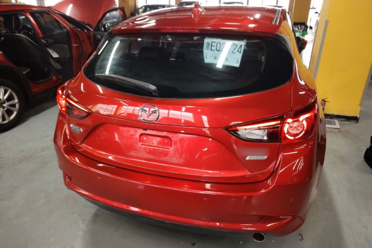 Used Mazda Mazda 3 Axela 2019 Cloud-Controlled Edition Hatchback 1.5L Automatic Luxury Model China VI Standard
