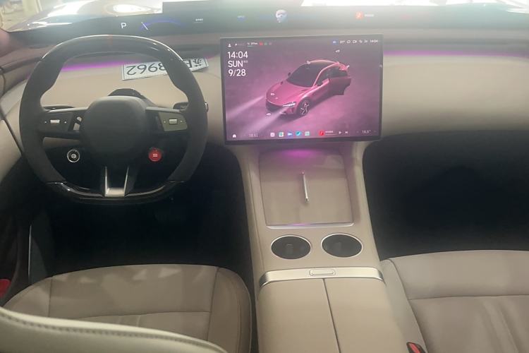 Used  YU7 2025 Ultra-Long Range High-Performance All-Wheel-Drive Max Edition
