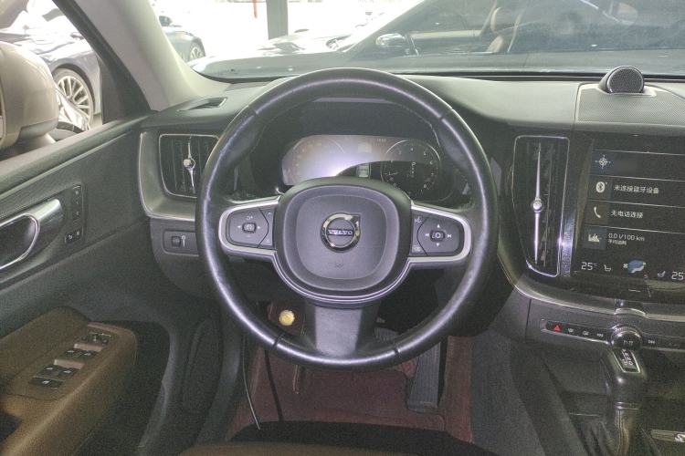 Used Volvo XC60 2019 T5 4x4 Smart Edition China V Standard
