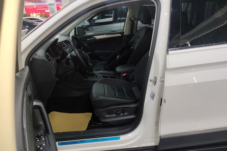 Used Volkswagen Tiguan L 2019 Revised 330TSI Automatic Two-Wheel Drive Smart & Luxury Edition China VI Standard
