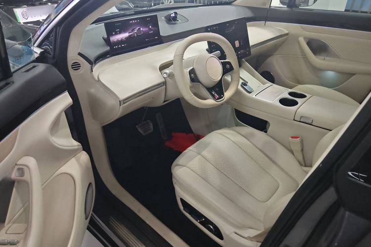 Used Hima Luxeed R7 2024 All-Electric 802 km Max
