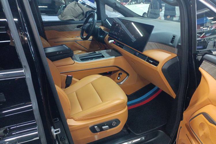 Used Wey Gaoshan 2025 Four-Wheel Drive Alpine 9