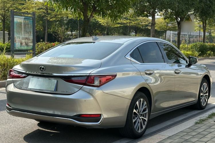 Used Lexus ES 2022 200 Excellence Edition
