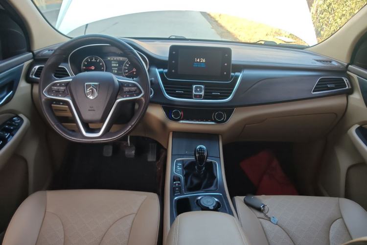 Used Baojun 730 2017 1.5T Manual Prestige Version 7 Seats
