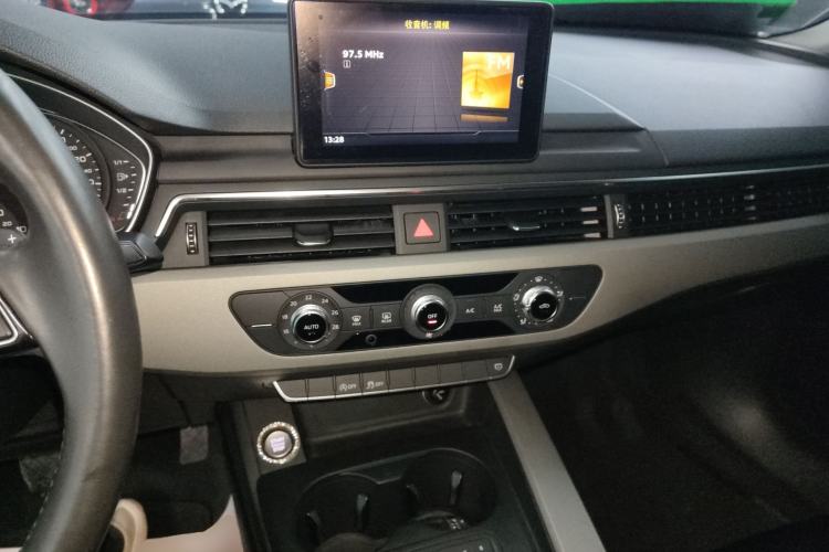 Used Audi A4L 2018 30th Anniversary Edition 30 TFSI Ambition Model
