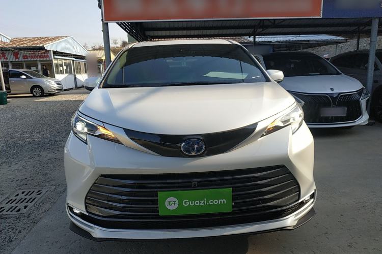 Used Toyota Sienna 2023 2.5L Hybrid Deluxe Edition
