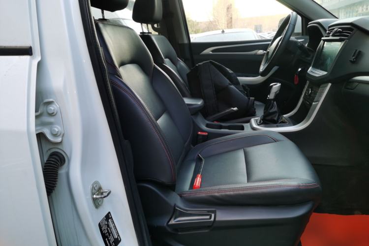 Used SAIC MAXUS T70 2020 2.0T Gasoline Manual Two-Wheel Drive Elite Version Standard Box High Ground Clearance
