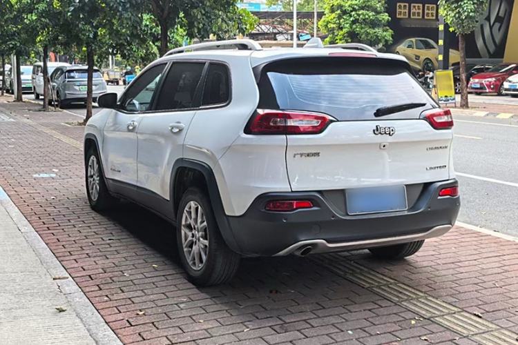 Used  Cherokee 2017 2.0L Superior Edition

