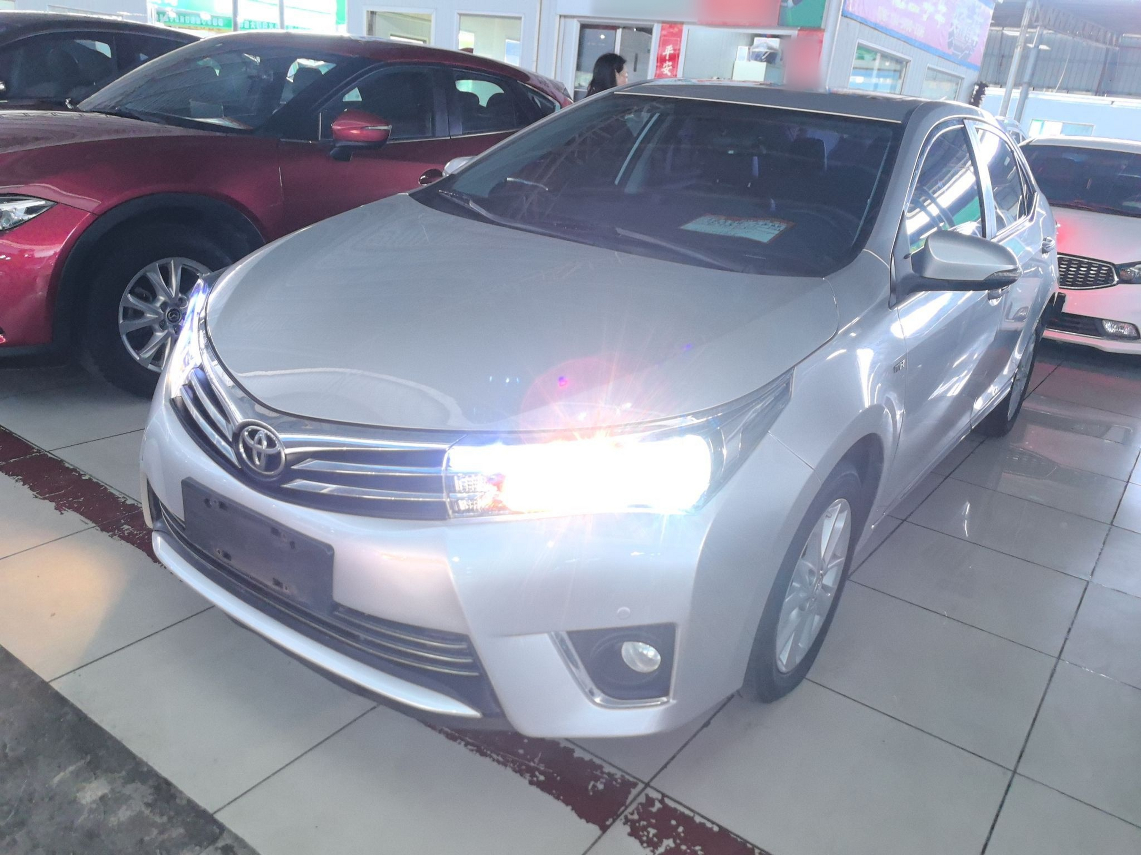 Под передней частью автомобиля