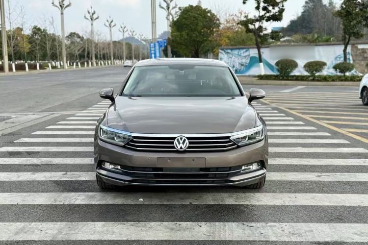 Used Volkswagen Magotan 2017 380TSI DSG Luxury Model
