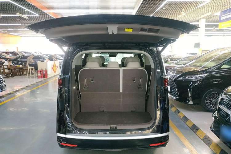 Used Denza D9 2022 EV 600 Four-Wheel Drive Prestige Model
