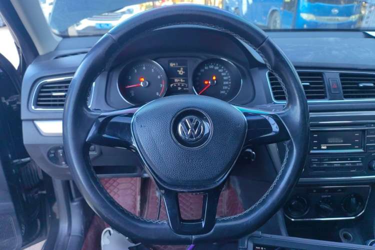 Used Volkswagen Lavida 2015 1.6L Manual Comfort Edition
