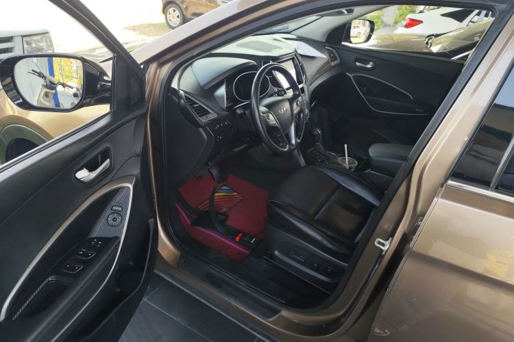 Used Hyundai Santa Fe 2015 2.4L Automatic Two-Wheel Drive Smart Version 5 Seats
