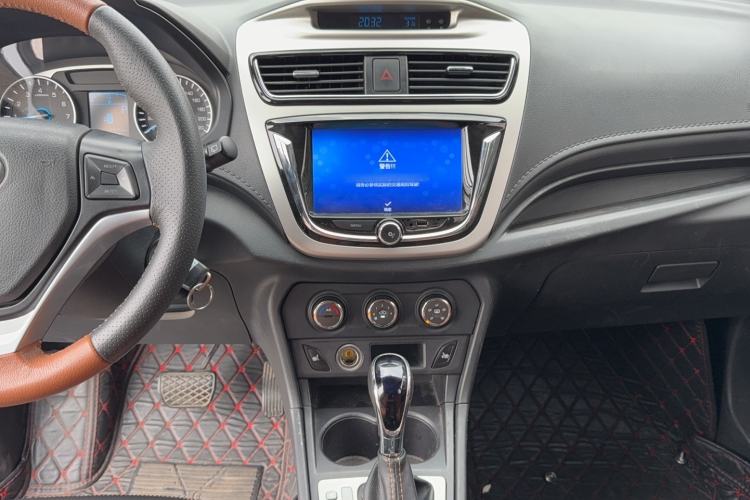 Used FAW Yingzhi G5 2016 1.5L CVT Luxury Navigation Edition
