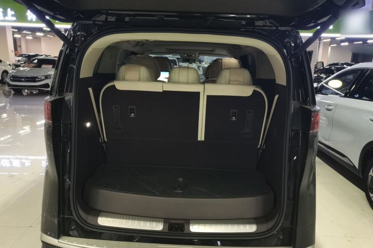 Used Denza D9 2024 DM-i 980 Four-Wheel Drive Prestige Model
