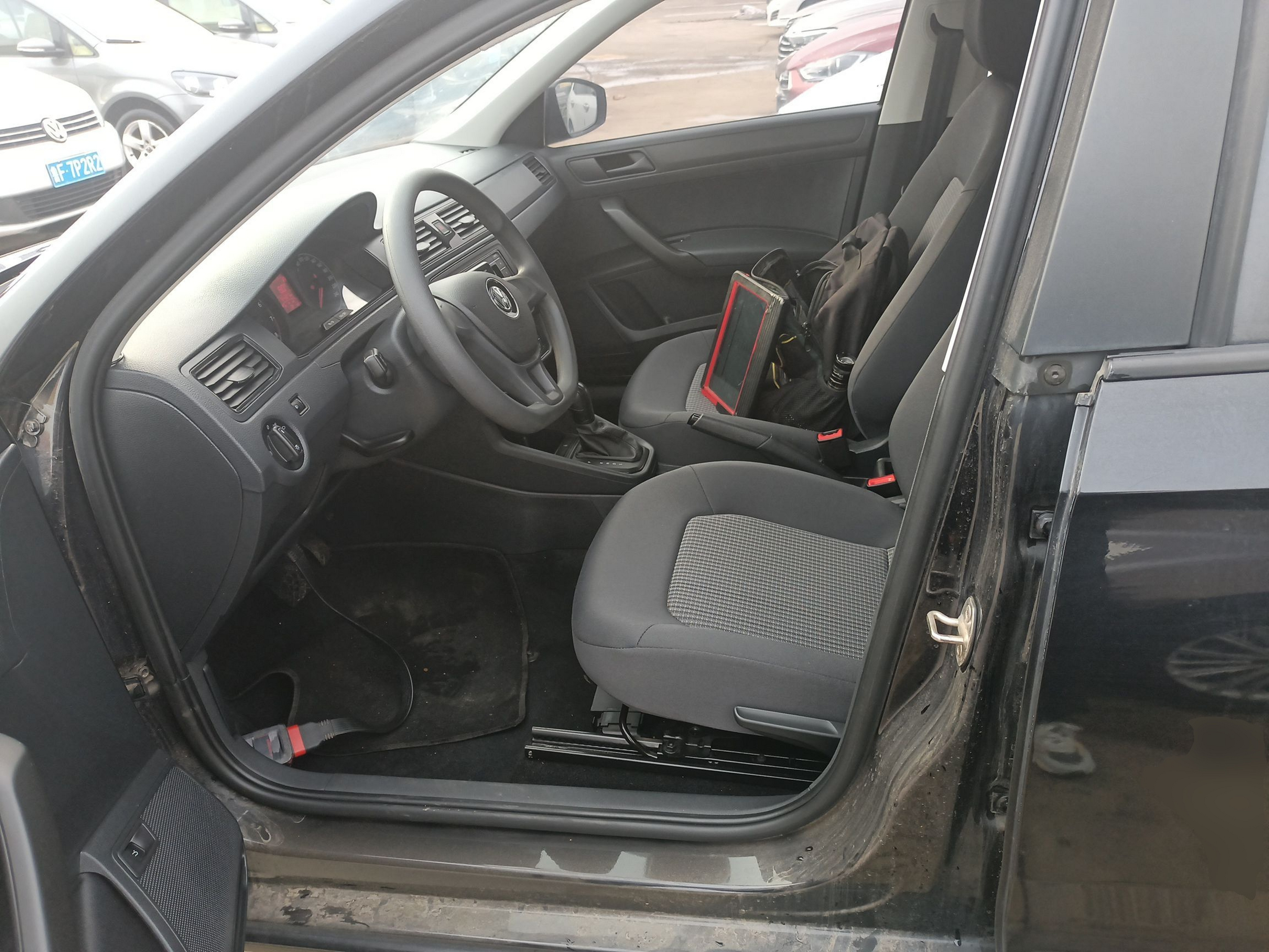 Переднее сиденье в автомобиле