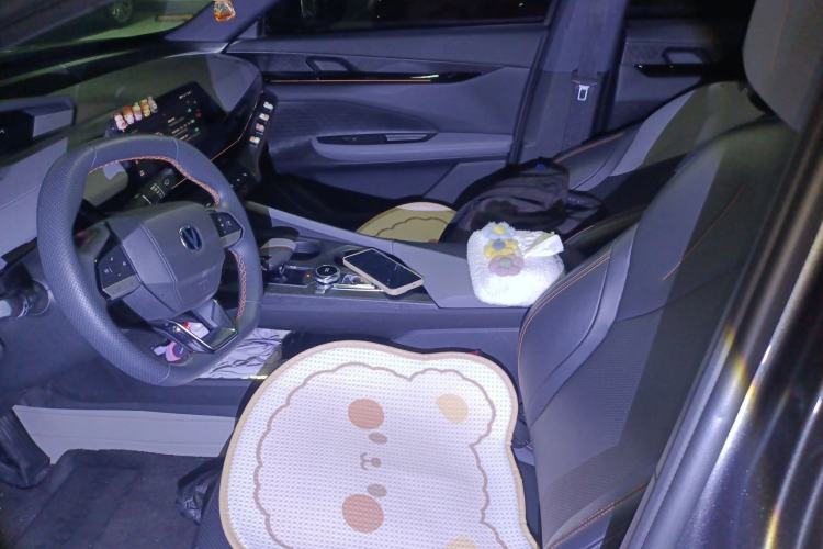 Used Changan UNI-V 2022 1.5T Prestige Version
