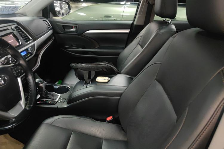 Used Toyota Highlander 2018 2.0T Two-Wheel Drive Luxury Edition 7 Seats China VI Standard
