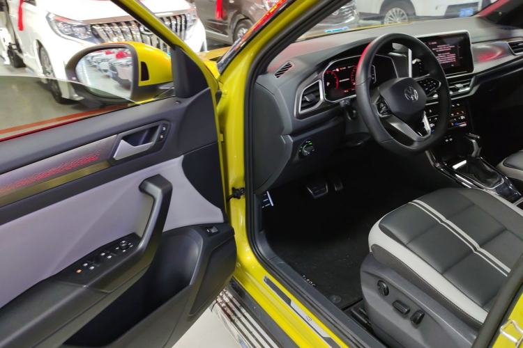 Used Volkswagen T-ROC 2023 300TSI DSG Two-Wheel Drive Starlight Edition