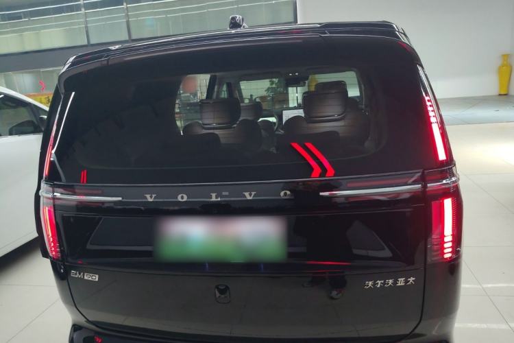 Used Volvo EM90 2025 Ultra Six-Seater