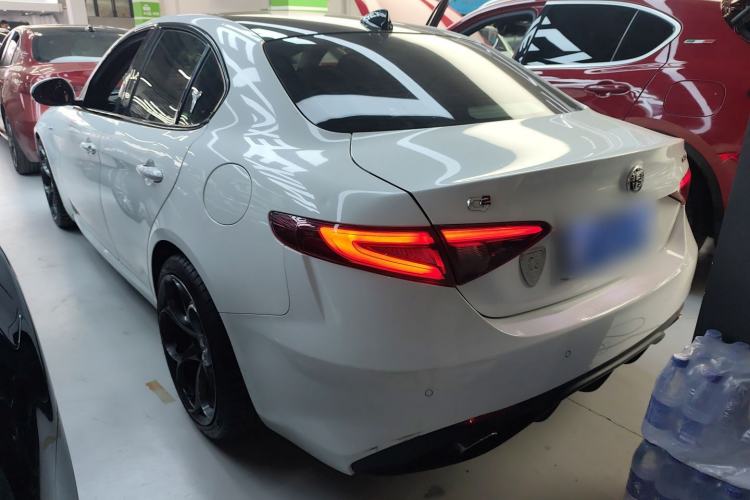 Used Alfa Romeo Giulia 2017 2.0T 280HP Luxury Sport Edition
