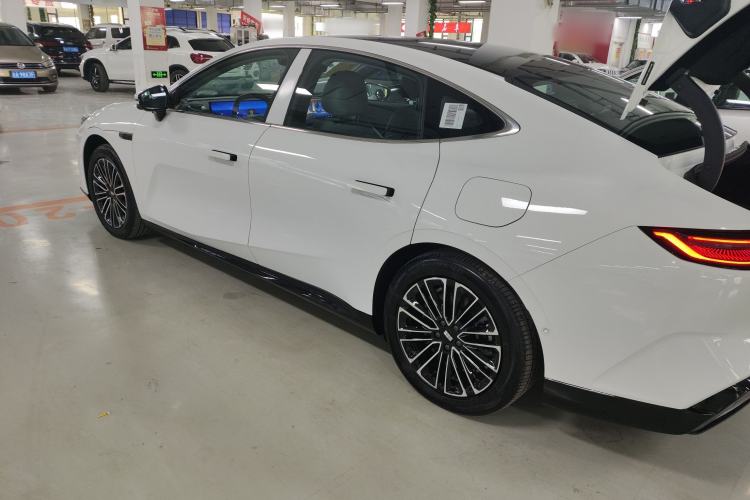 Used  E8 2025 575 km Exploration Intelligent Driving Edition
