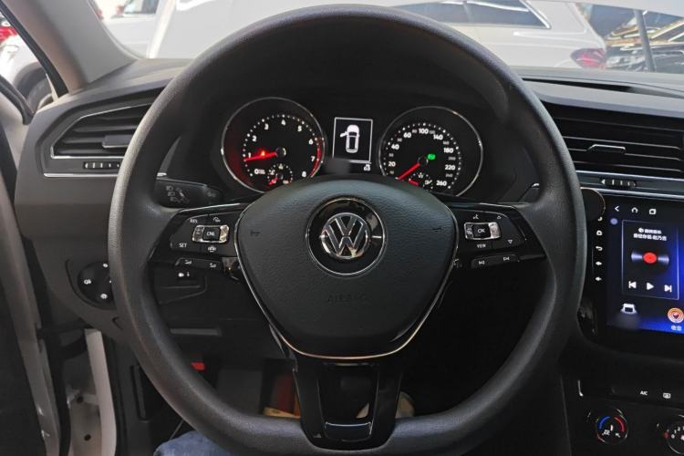 Used Volkswagen Tiguan L 2018 Revised Version 330TSI Automatic Two-Wheel Drive Trendy Edition
