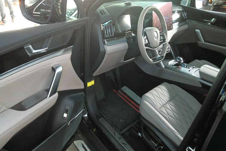 Used BYD Tang New Energy 2024 DM-i Glory Edition 112KM Prestige Model