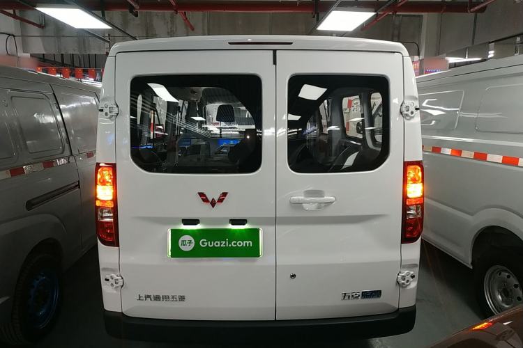 Used Wuling Yangguang 2024 300KM Comfort Version Passenger Van 75kW
