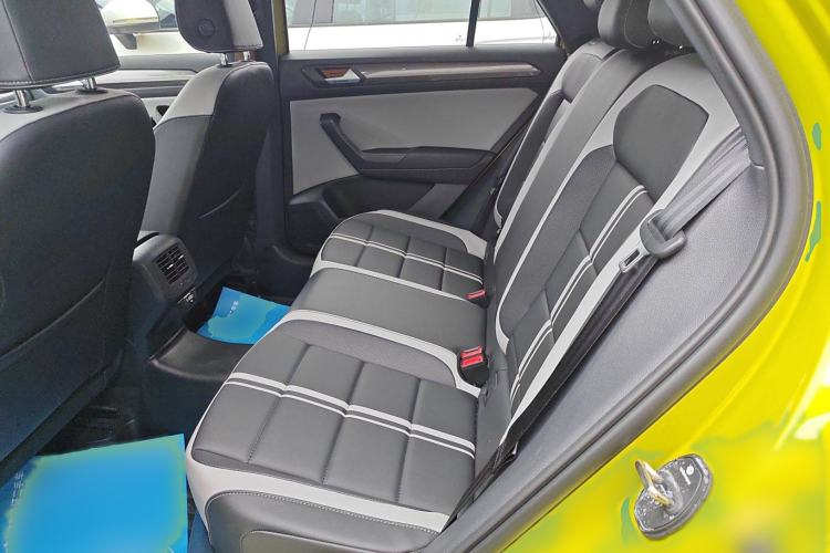 Used Volkswagen T-ROC 2024 300TSI DSG Two-Wheel-Drive Starlight Edition
